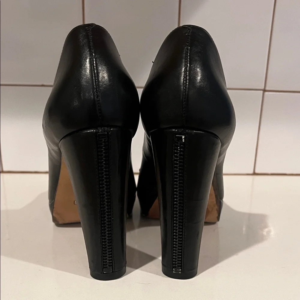 Cole Haan Black Women's Chunky Closed Toe Heels Nike Air Size 8 EUC - Picture 3 of 6